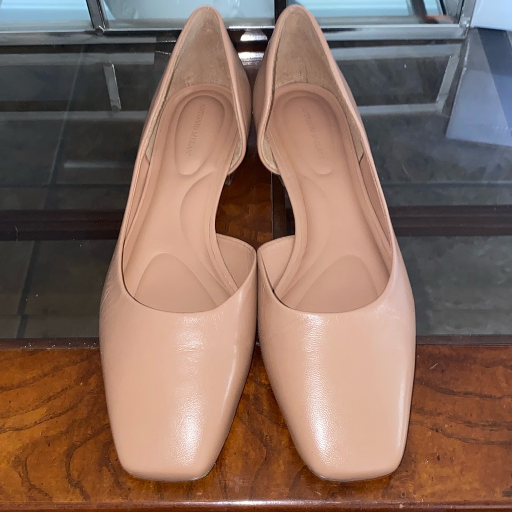 Brand new Antonio Melani tan flats, size 7. Never used, in perfect condition